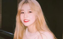 圆脸小姐姐特写,尽显甜美魅力