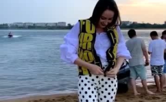 六个小姐姐吃海底捞视频,欢乐畅享火锅盛宴